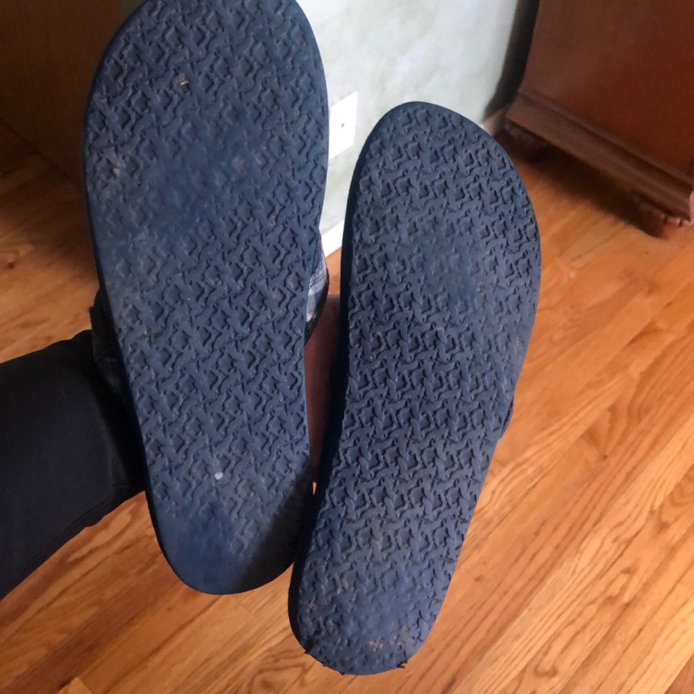 American eagle flip flops - Picture 2 of 3
